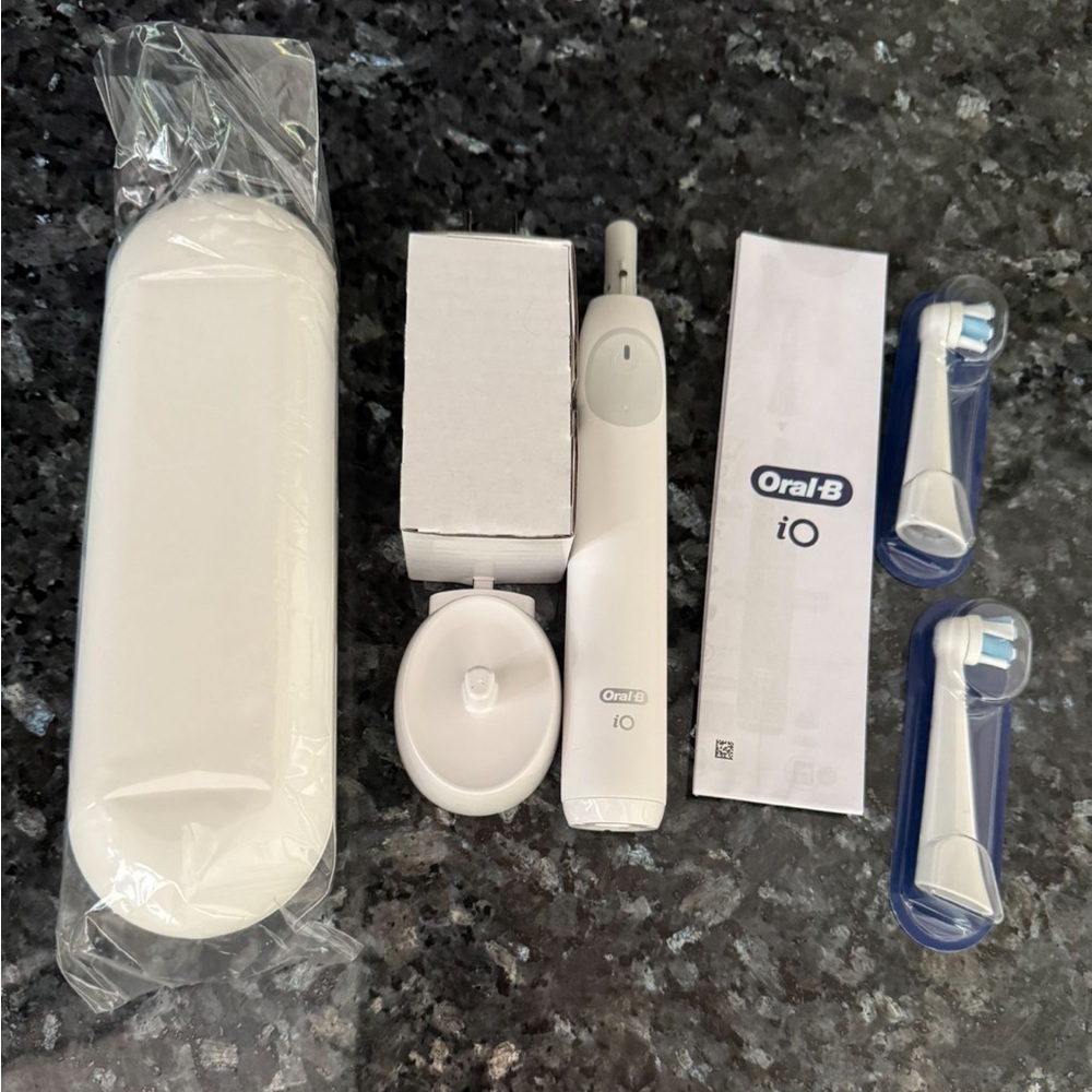 Oral-B iO Series 2 Electric Toothbrush - White ✨NEW✨